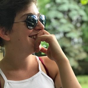 Meet your Posher, Hélène
